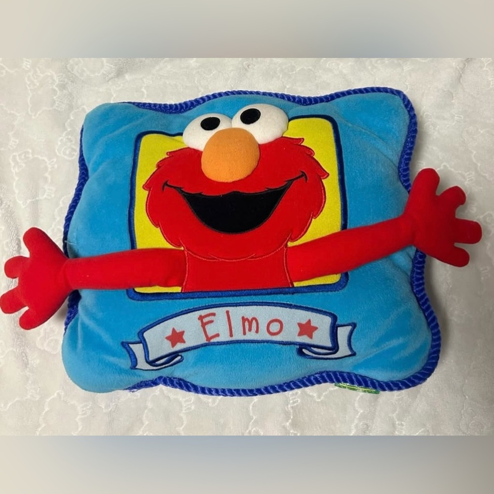 Elmo pillow, small flaw: loose thread